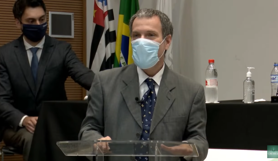 Rabino Rogério presta homenagem aos médicos falecidos na pandemia em encontro do CREMESP