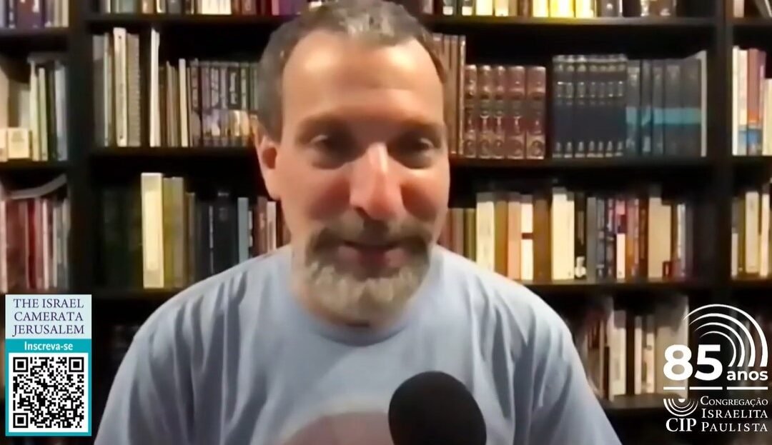 Alunos e famílias se reúnem em Aula Aberta da Escola Lafer com o rabino Rogério