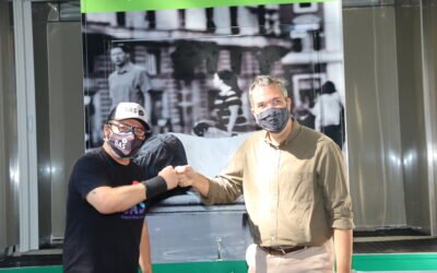 CIP participa de doação de trailer de banho para pessoas em situação de rua