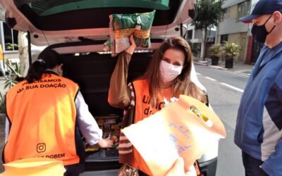 1 tonelada de alimentos são arrecadados no Drive Thru Solidário