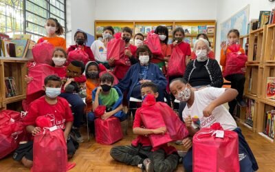 Lar das Crianças da CIP presenteia crianças e jovens com sacolinhas de Chanucá