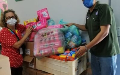 Avanhandava entrega absorventes arrecadados para Casa1