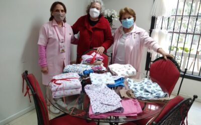 Costura da Boa Vontade confecciona pijamas para a Associação Paulista Feminina De Combate ao Câncer