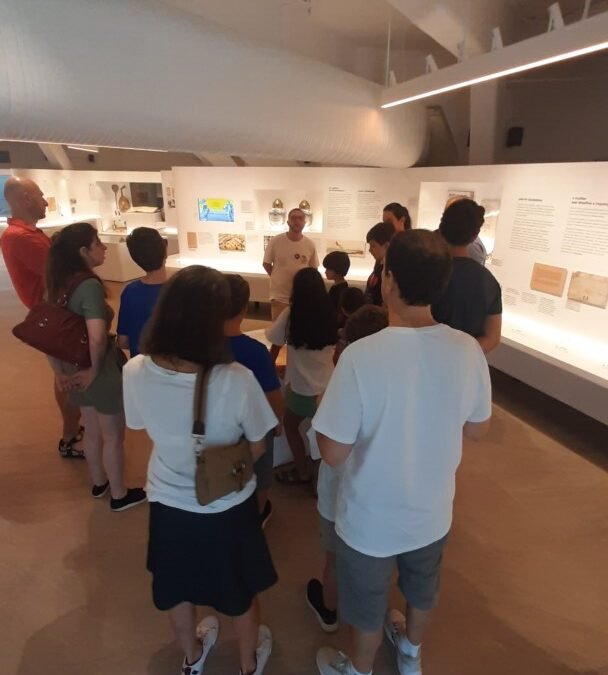 Jovens da Escola Lafer visitam Museu Judaico de São Paulo