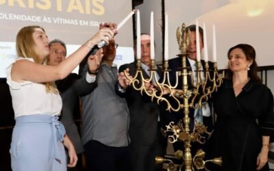 Laura Feldman, presidente da CIP, participa de ato no Memorial do Holocausto