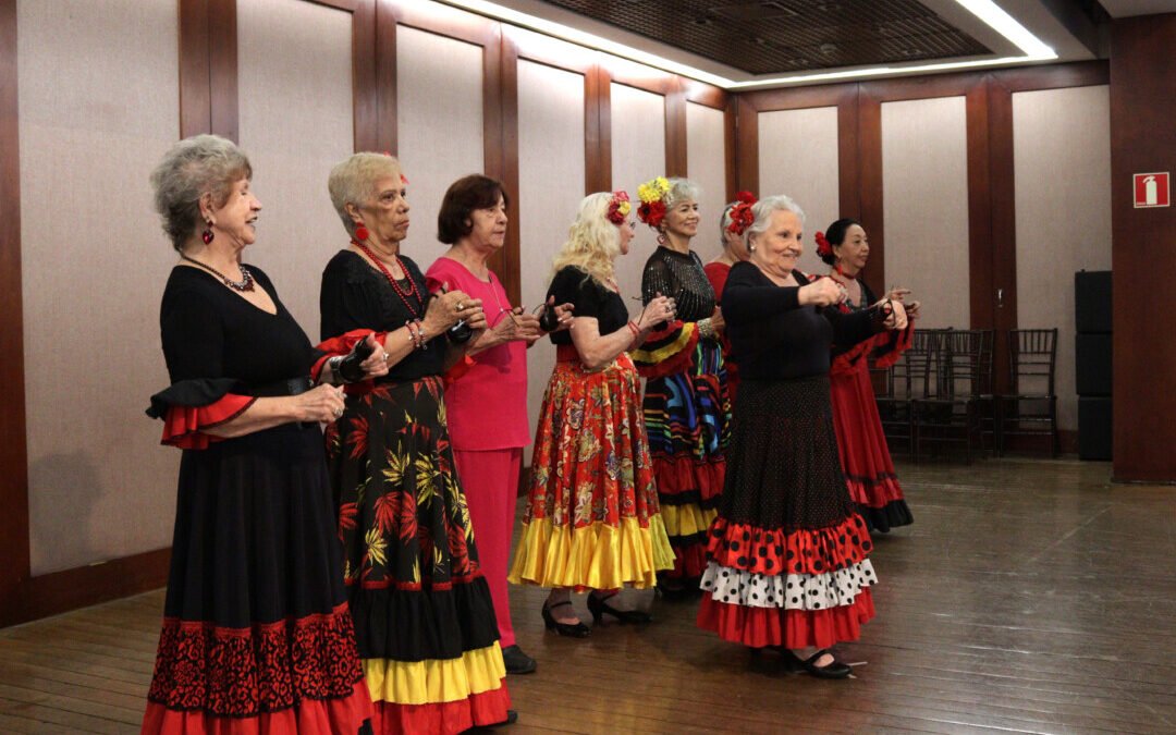 Dançarinos de todas as idades celebraram Iom HaAtsmaút com apresentações