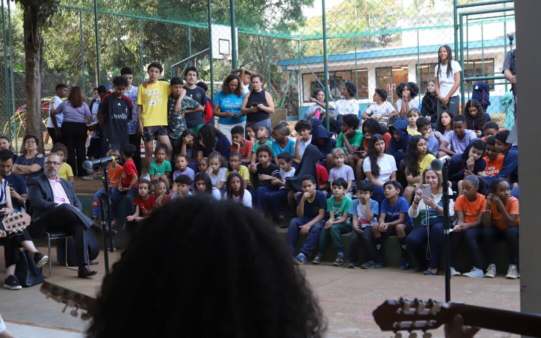 Lar das Crianças da CIP recebe encontro cultural com o maestro Yeruham Scharovsky