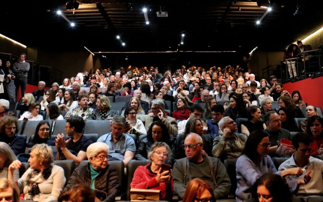 Sessão beneficente da peça “A Alma Imoral” lota Teatro UOL