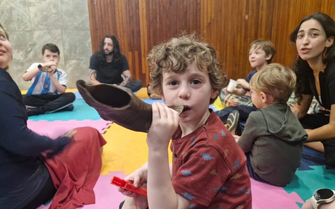 CIP realiza oficinas de shofar para adultos e crianças em preparação para as Grandes Festas