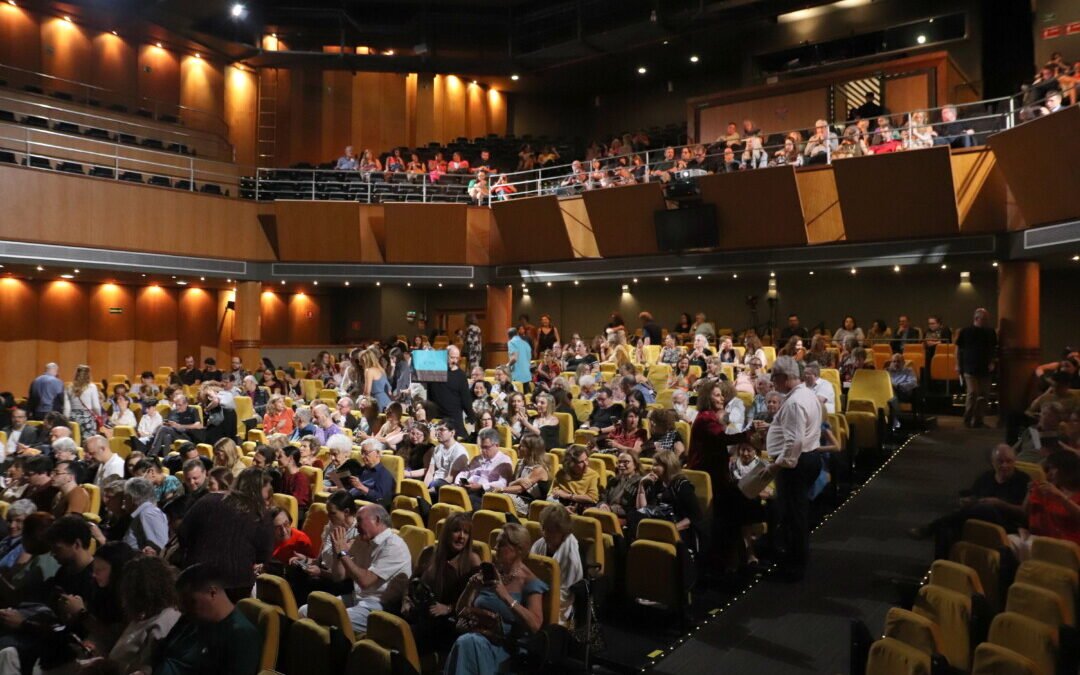 Show Beneficente com Simoninha e São Paulo Big Band lota o Teatro das Artes com muita música, alegria e solidariedade