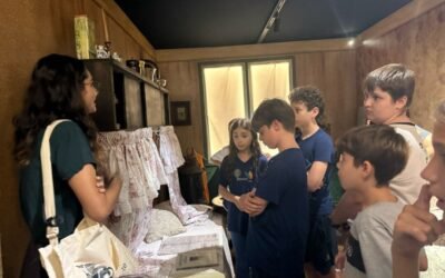 Alunos da Escola Lafer visitam exposição Anne Frank