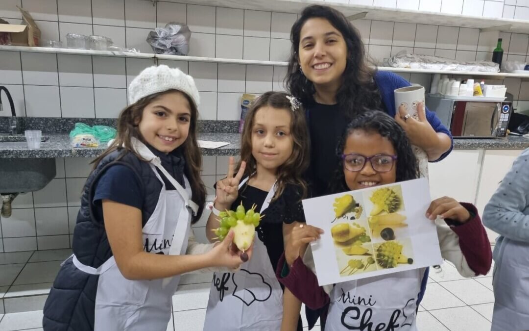 Crianças da comunidade se divertem no Ticunzinho da CIP