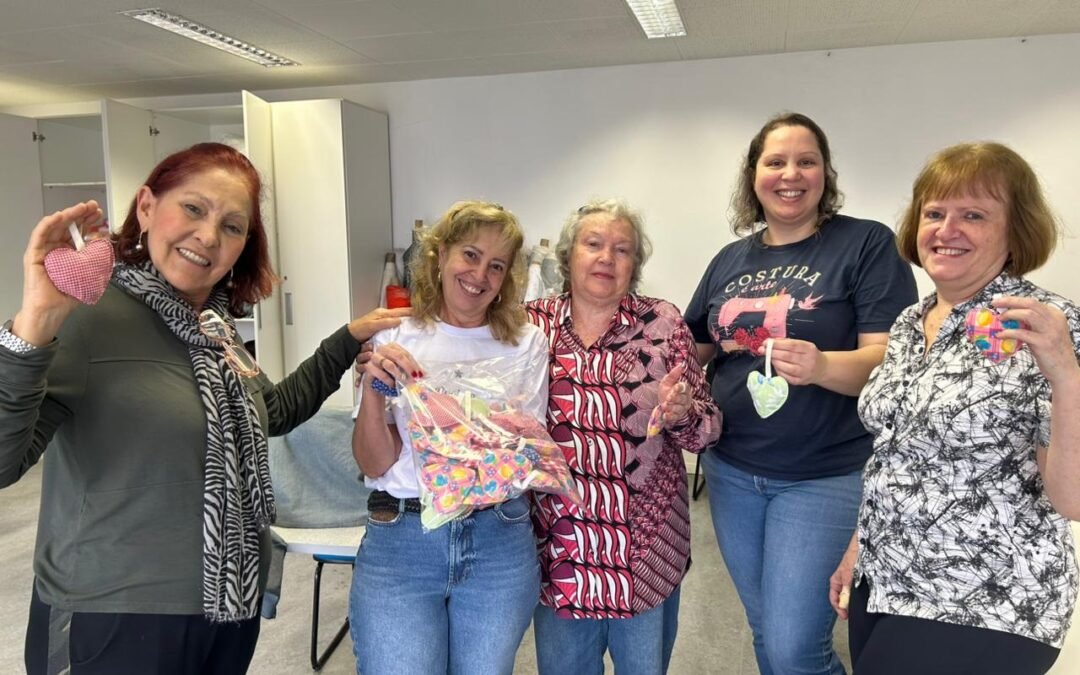 Grupo da Costura da Boa Vontade doa 100 corações de tecido para crianças em tratamento oncológico