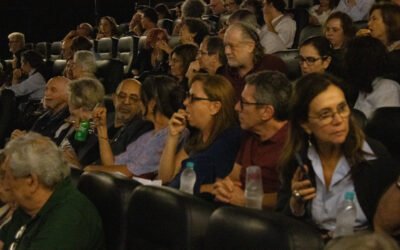 Exibição lotada de documentário sobre Elie Wiesel marca o Dia do Holocausto e reforça a importância da preservação da memória