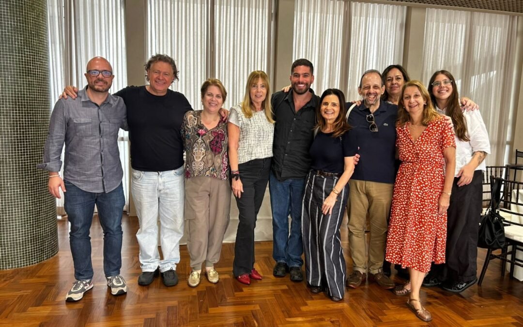 Reunião marca início dos preparativos para o espetáculo “Um לugar para nós”