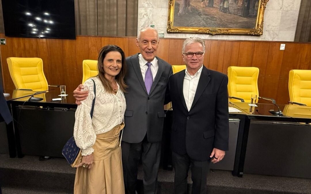 Jayme Blay recebe Medalha Anchieta e Diploma de Gratidão da Cidade de São Paulo em reconhecimento a décadas de liderança comunitária