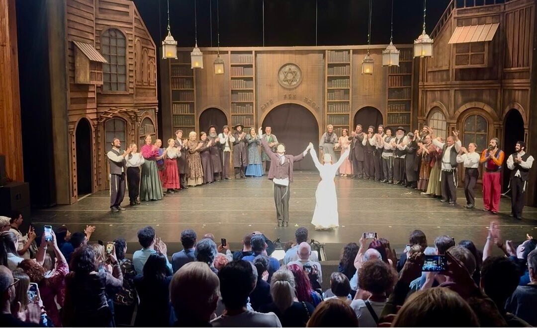 CIP marca presença na pré estreia de Dibuk, o musical