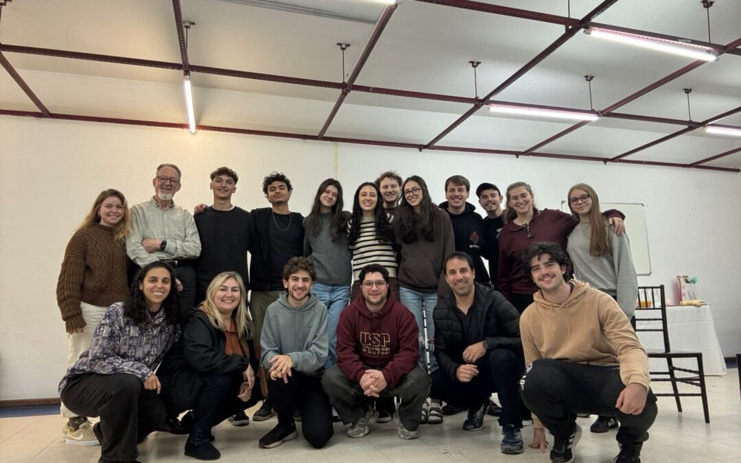 Rabino Roberto Graetz conversa com madrichim sobre judaísmo, valores e direitos humanos